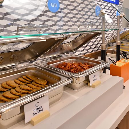 Holiday Inn Express Hotel & Suites Colby By Ihg Eksteriør bilde