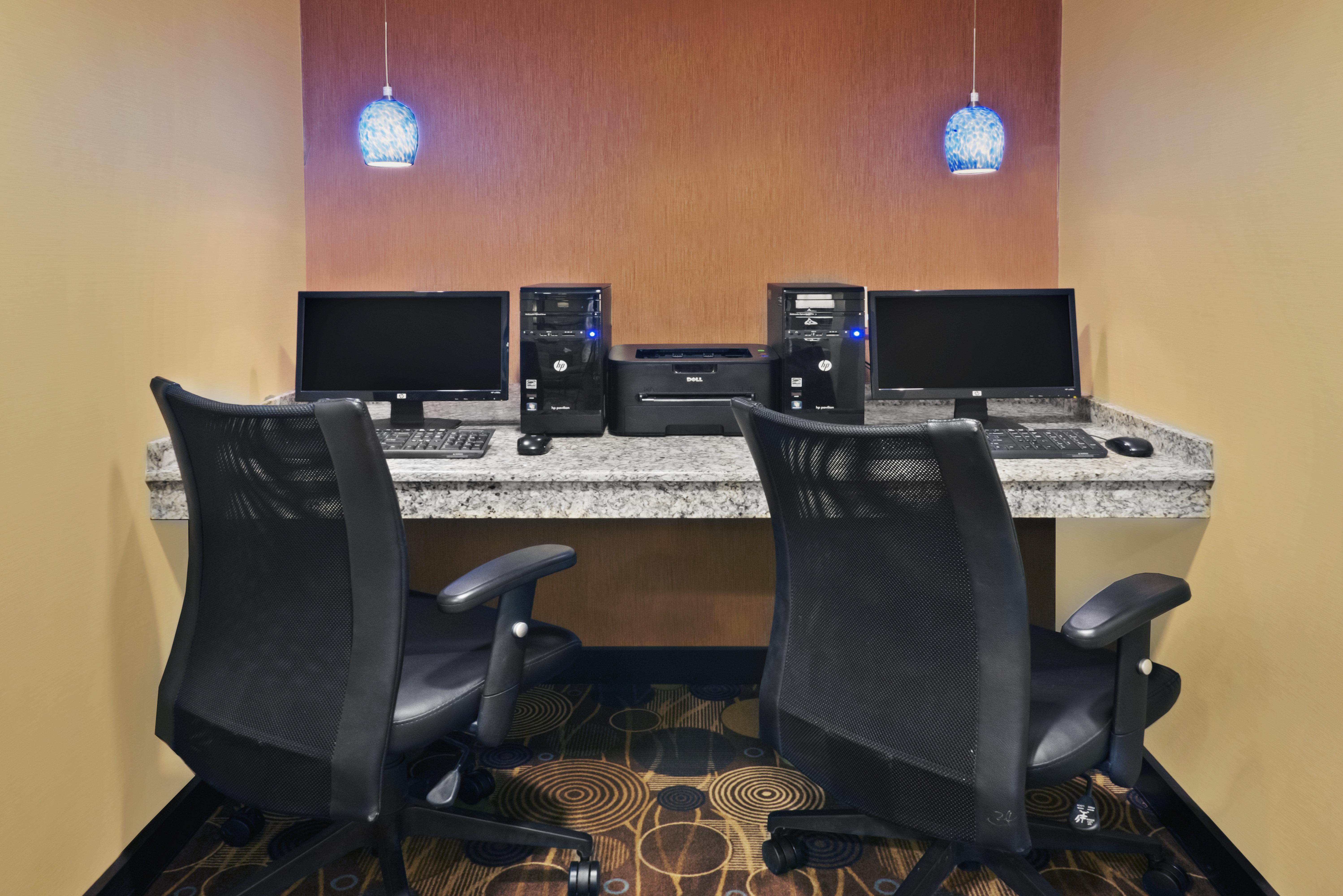 Holiday Inn Express Hotel & Suites Colby By Ihg Eksteriør bilde