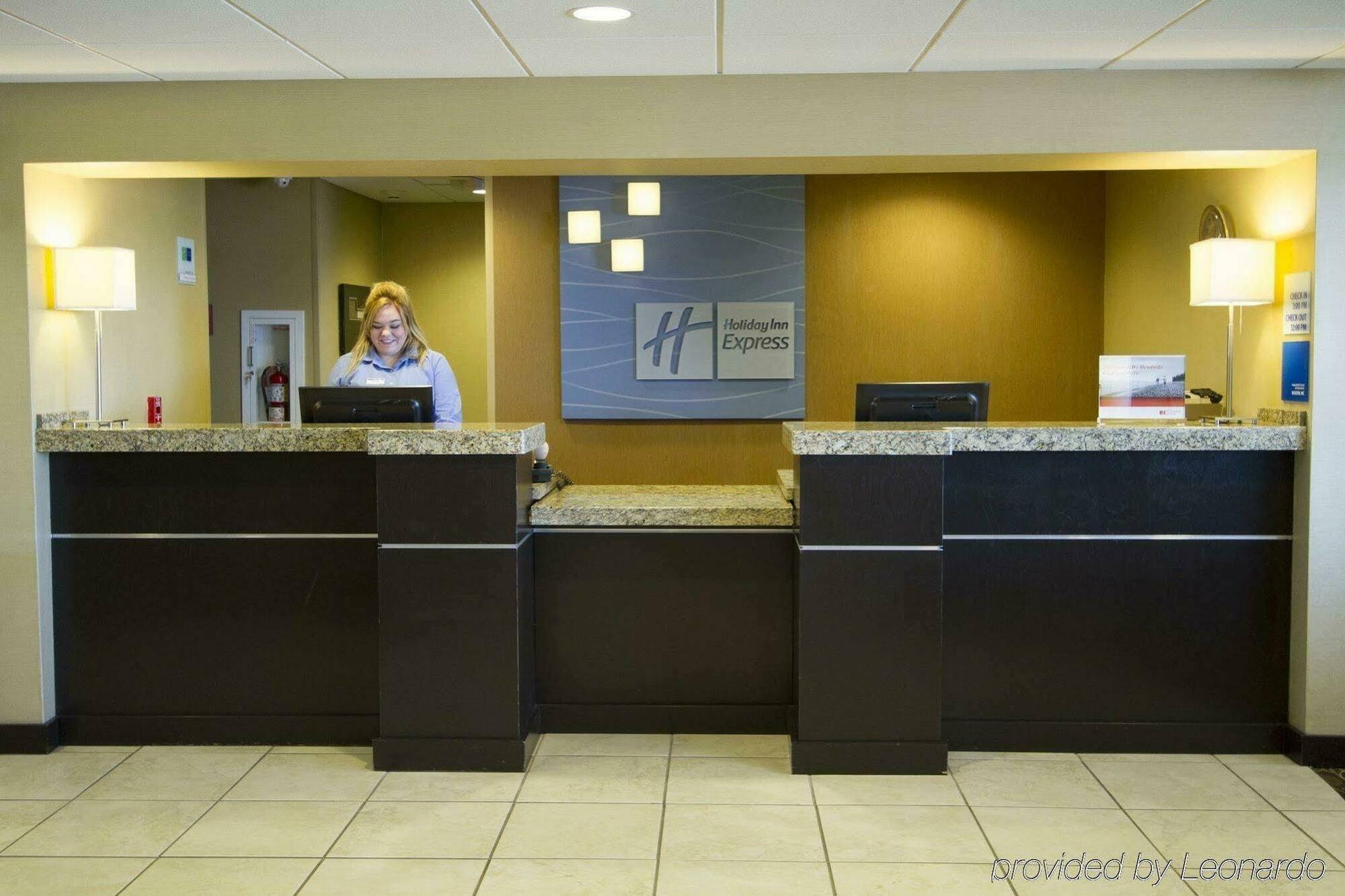 Holiday Inn Express Hotel & Suites Colby By Ihg Eksteriør bilde