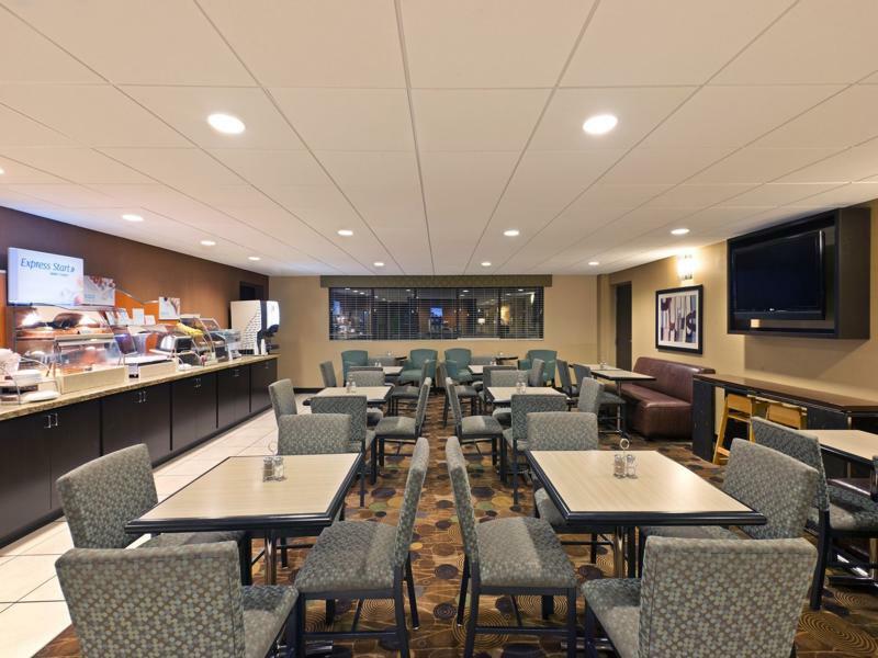 Holiday Inn Express Hotel & Suites Colby By Ihg Eksteriør bilde