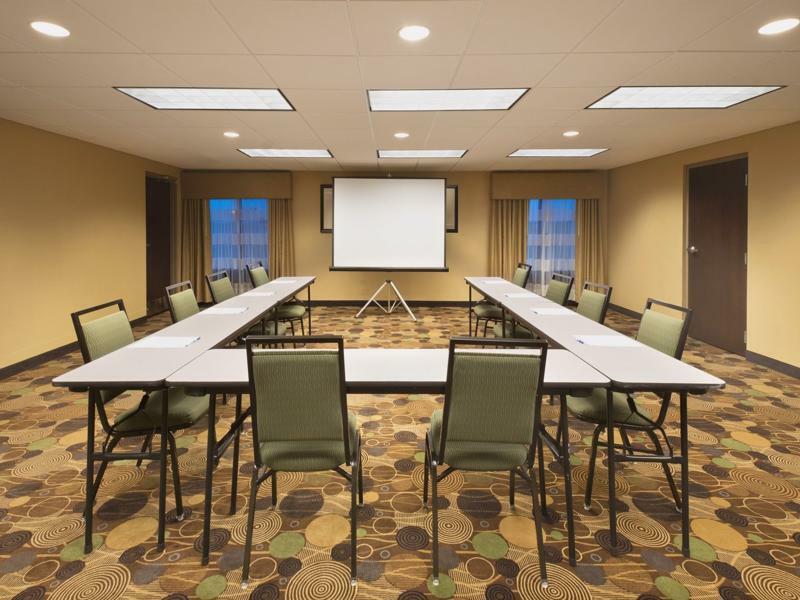 Holiday Inn Express Hotel & Suites Colby By Ihg Eksteriør bilde