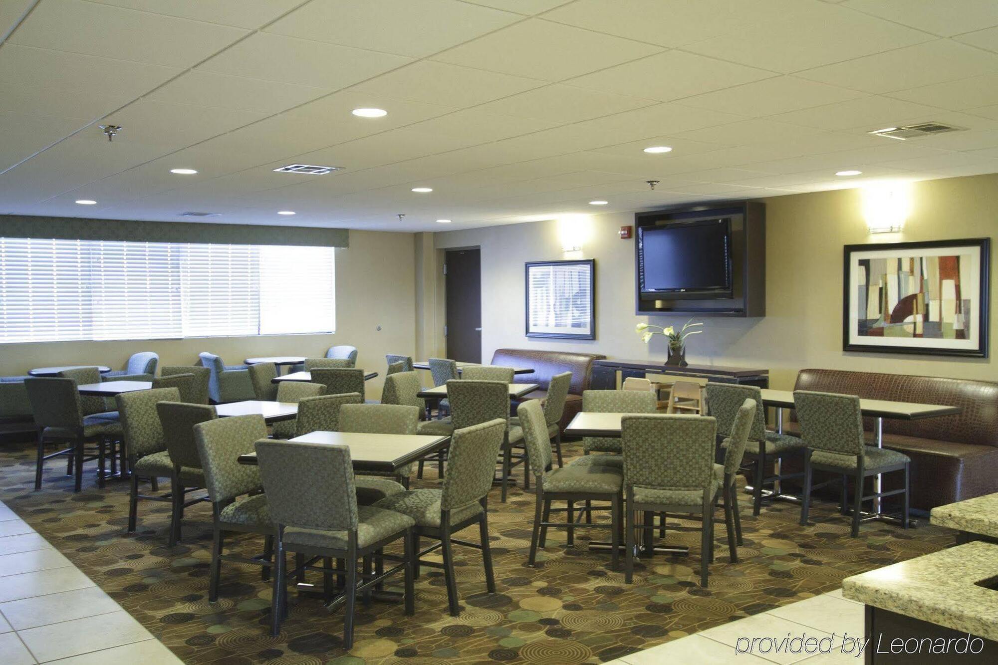Holiday Inn Express Hotel & Suites Colby By Ihg Eksteriør bilde